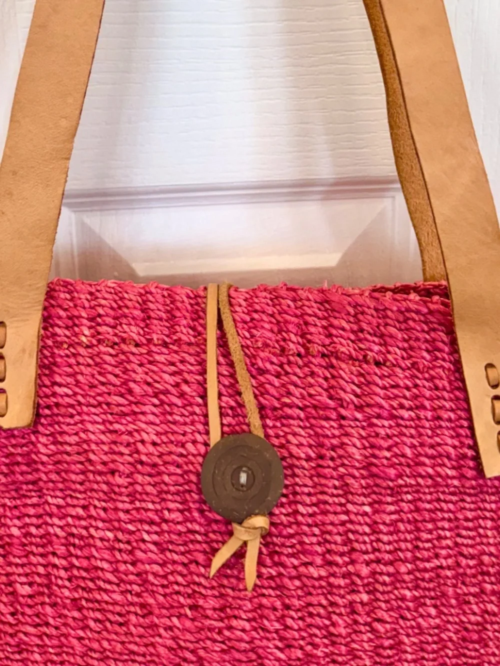 *NWOT Hot Pink Straw Hobo Bag, Tan Leather Straps Button Loop Closure, Unbranded